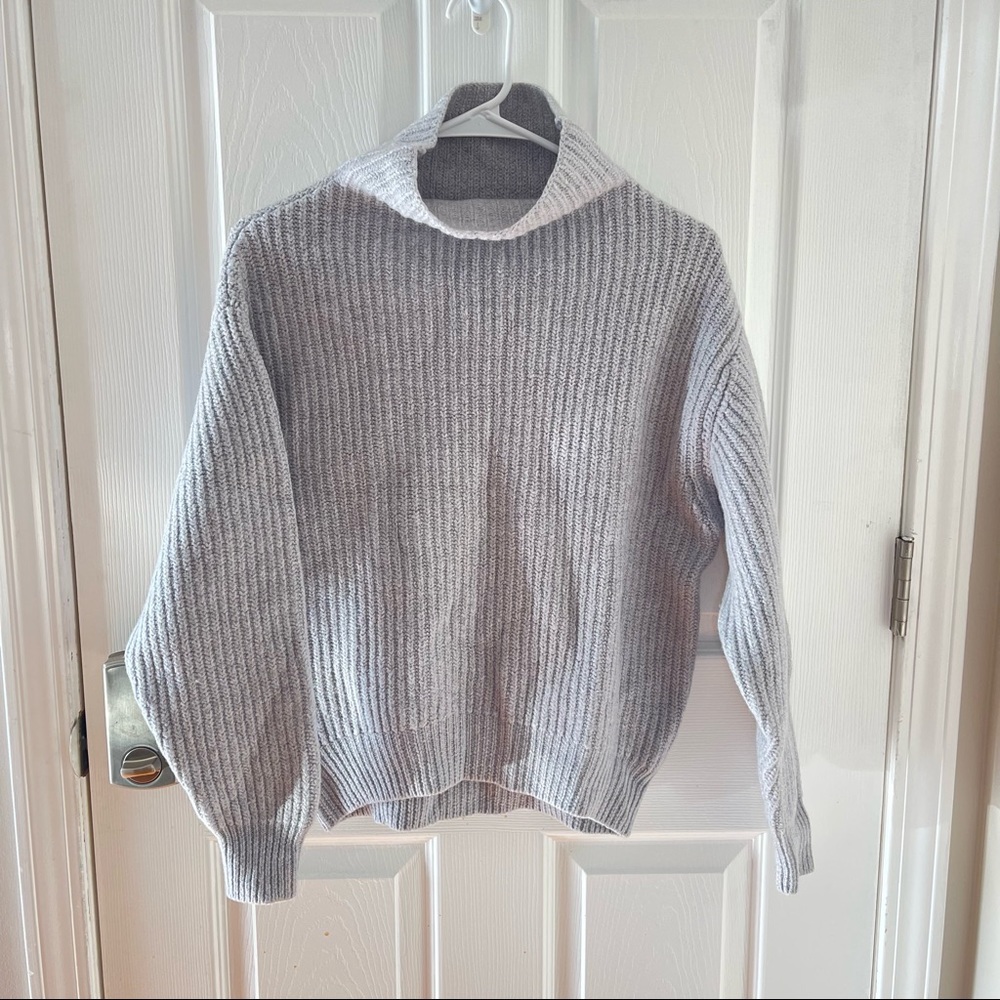 Wilfred 100% Merino Wool Gray Cowl Neck Crop TightKnit Sweater Size Medium.